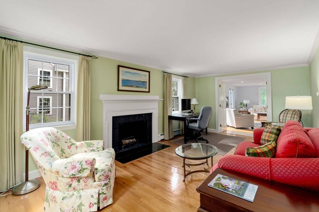 Wellesley, MA 02482,10 Strathmore Road