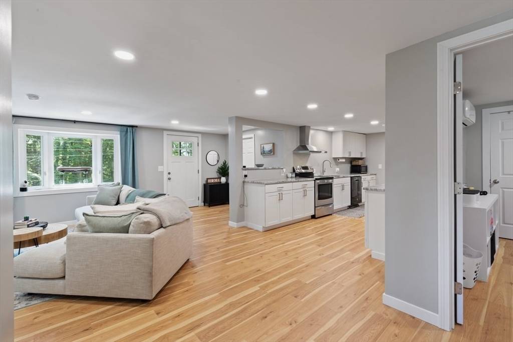 Raymond, NH 03077,17 Ferndale Rd