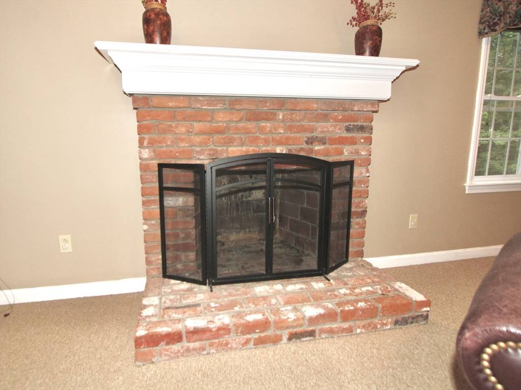 Holden, MA 01520,23 Hickory Cir