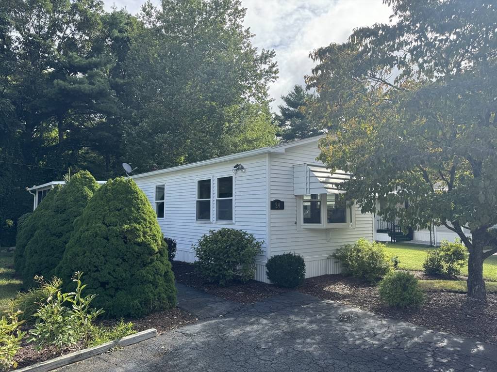 Taunton, MA 02780,24 Hemlock Road