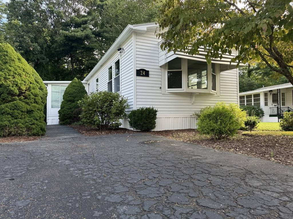 Taunton, MA 02780,24 Hemlock Road