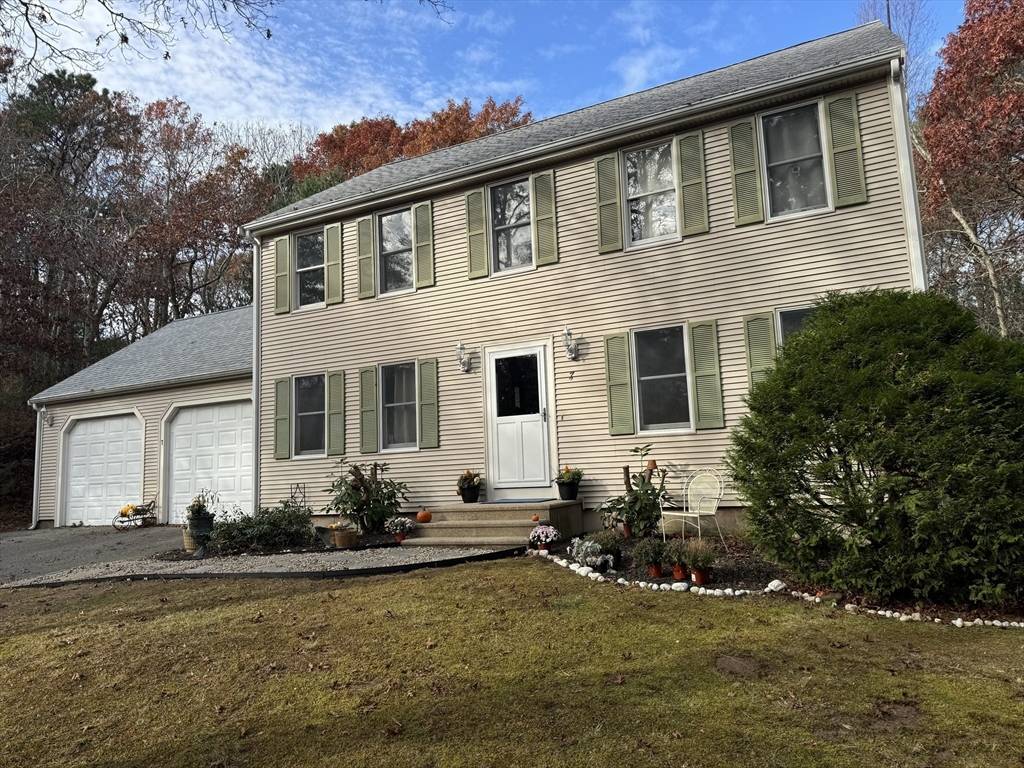 Bourne, MA 02562,7 Oakwood Dr