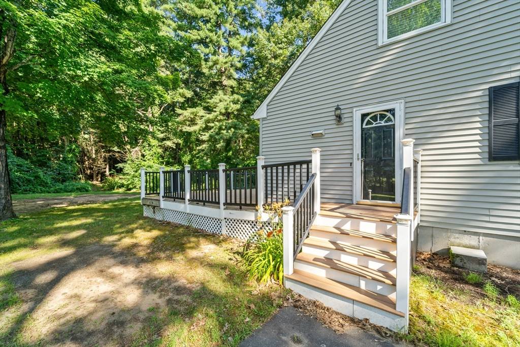 Granby, MA 01033,33 Greenmeadow Ln