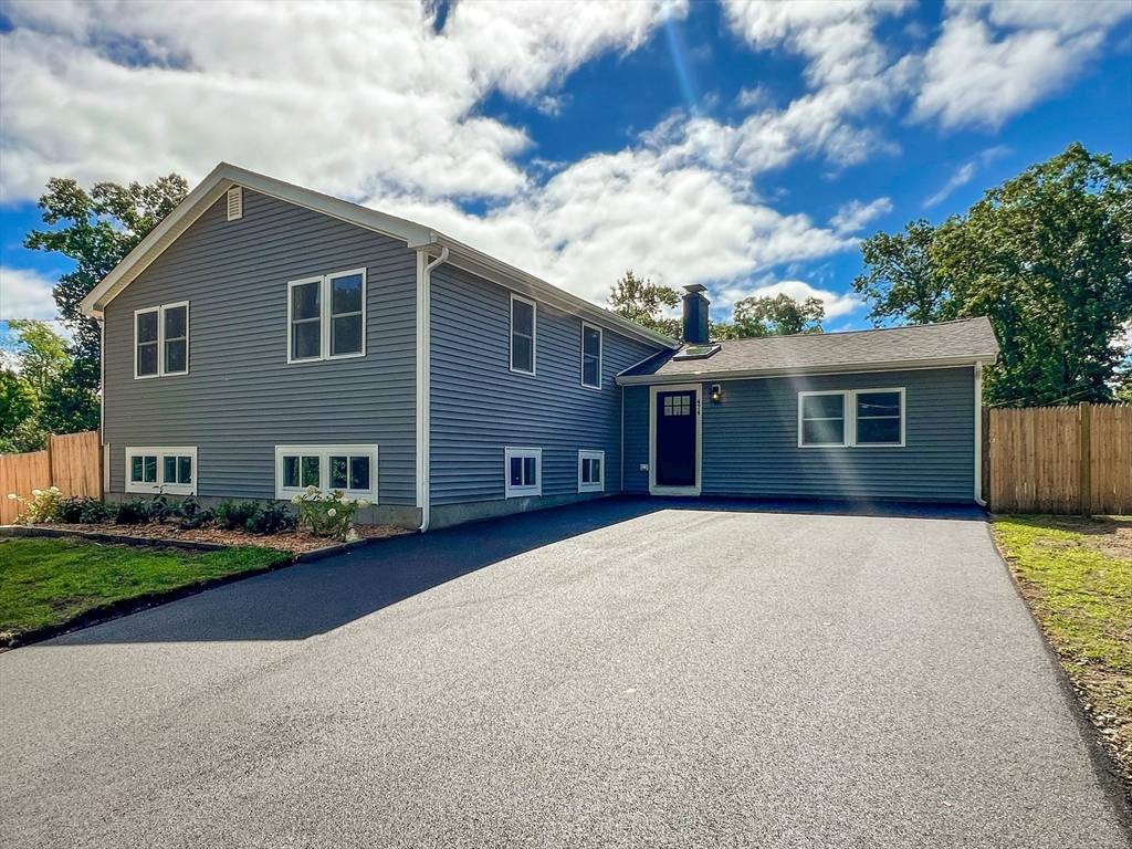 Holliston, MA 01746,474 Gorwin Dr