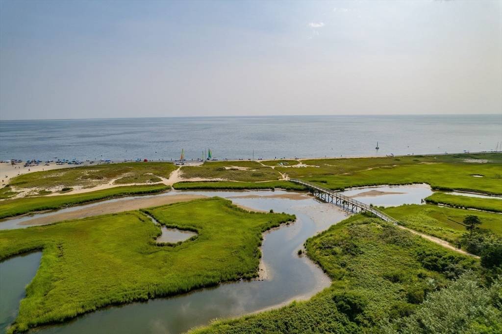 19 Stoughton Ln Chatham, MA 02633