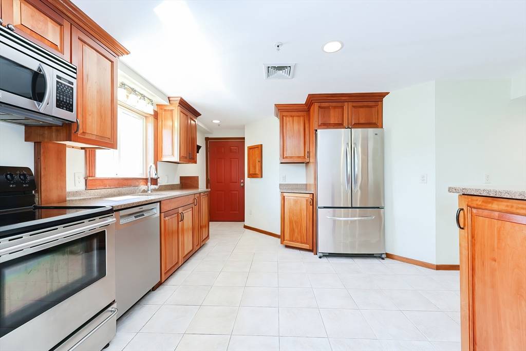 Walpole, MA 02081,24 Glenwood Avenue #3