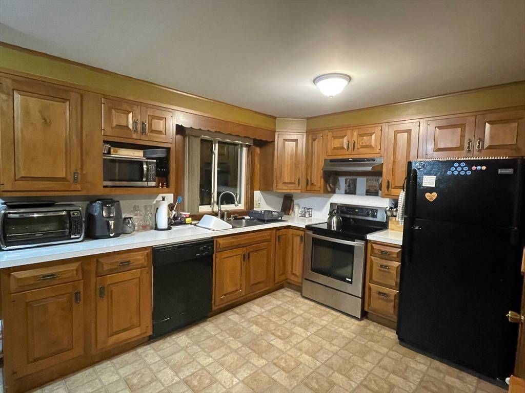 Bernardston, MA 01337,12 Harwood Dr