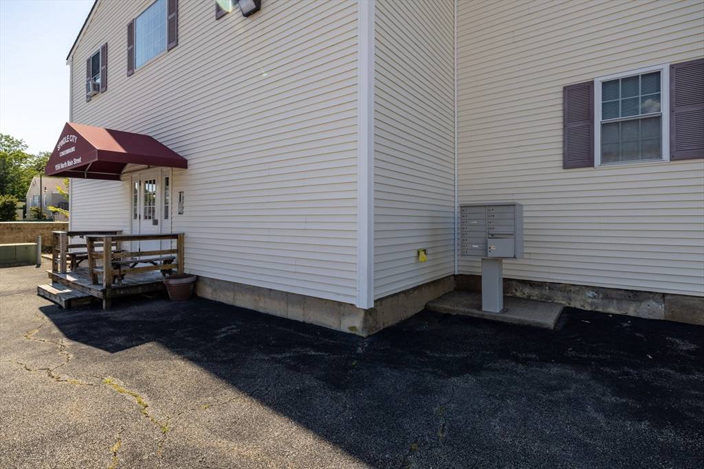 Fall River, MA 02720,1556 North Main St #10