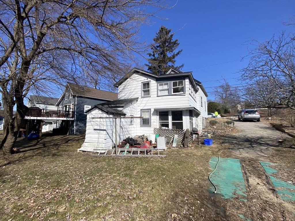 Medfield, MA 02052,34 Frairy St