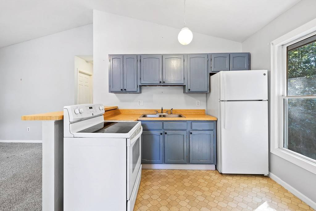 Falmouth, MA 02536,21 Edgewood Dr