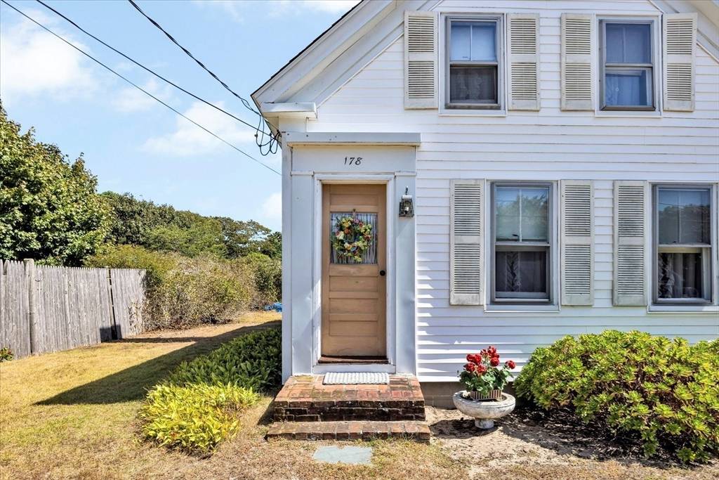 Dennis, MA 02670,178 School St