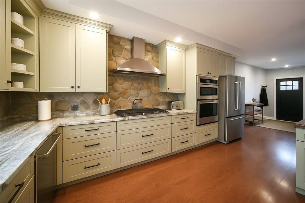 Kingston, MA 02364,114 Country Club Way