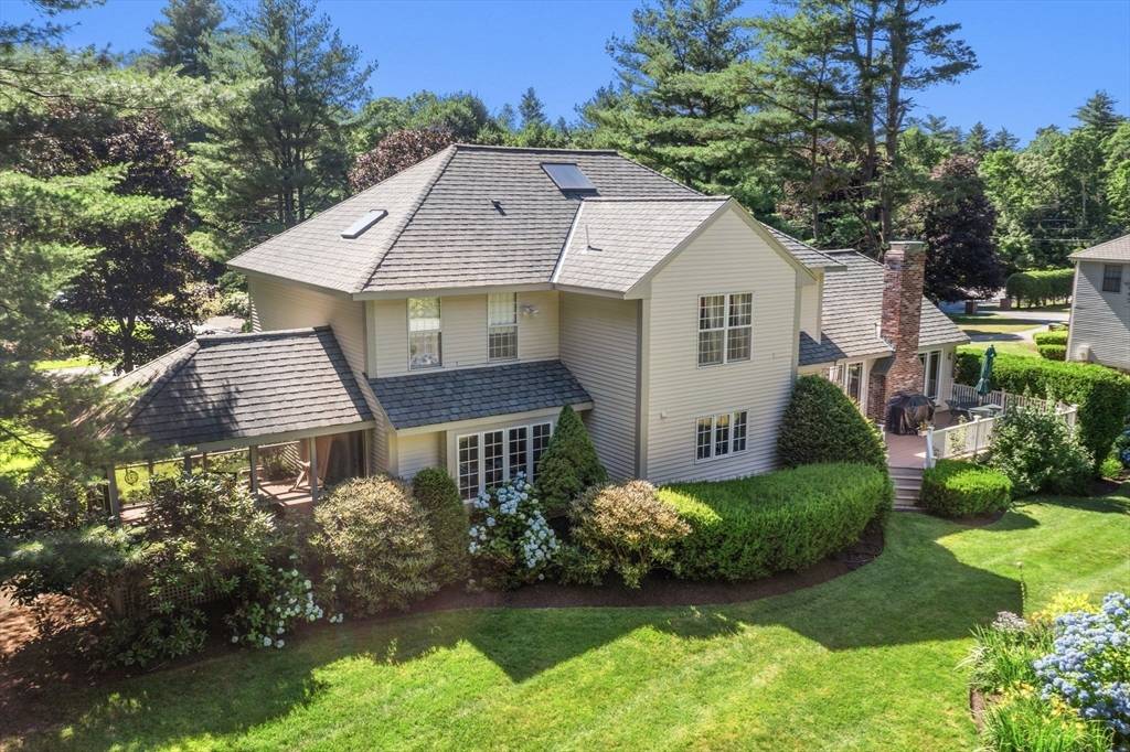 Weston, MA 02493,8 Sutton Pl