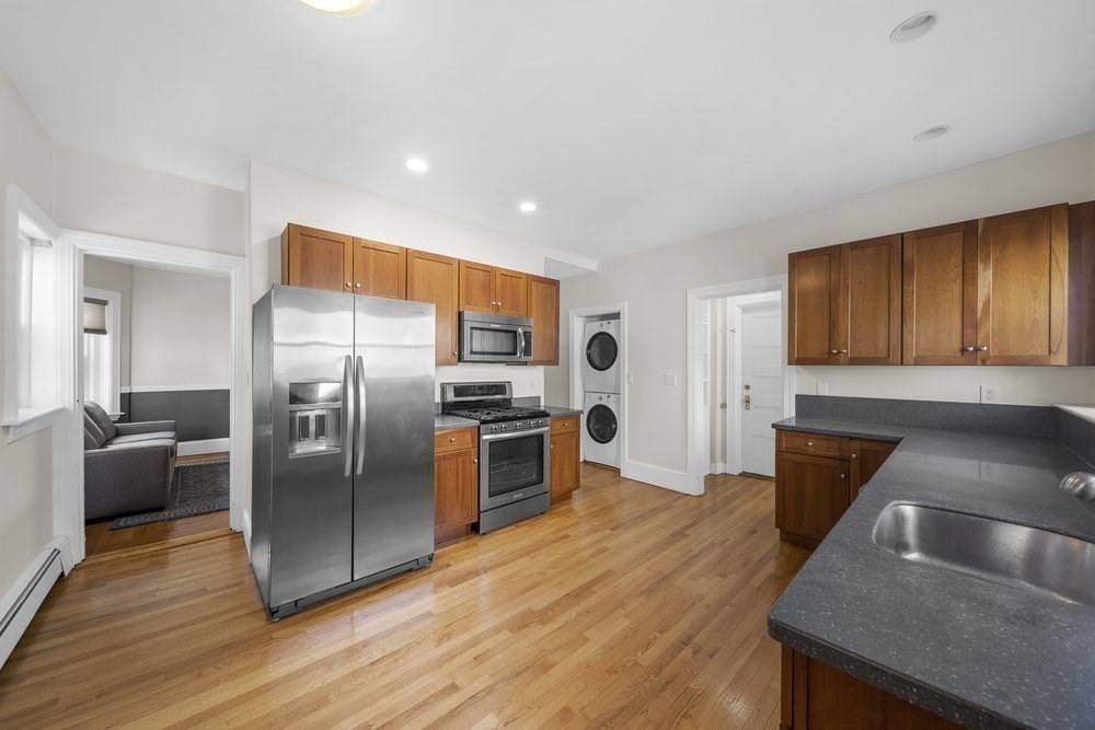 Brookline, MA 02446,689 Washington Street #2