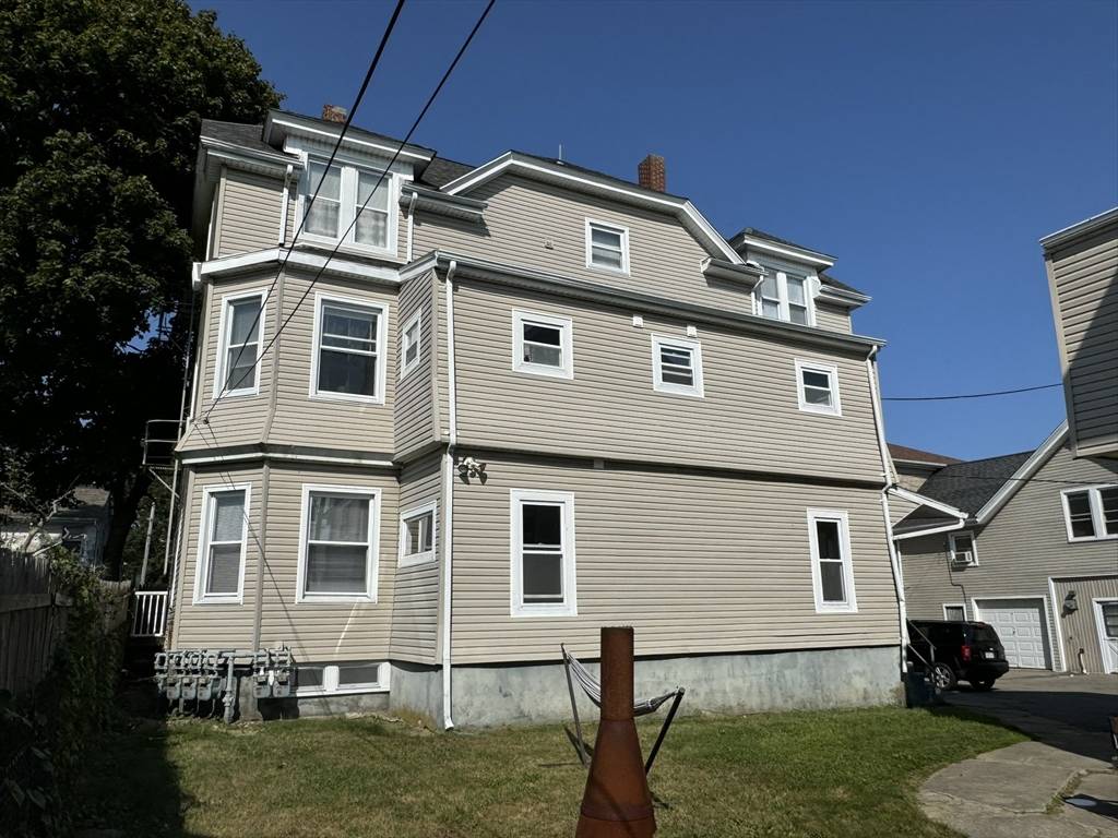 Fall River, MA 02721,114 Warren St #1W