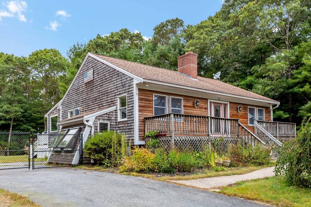 Falmouth, MA 02536,18 Wampum Rd