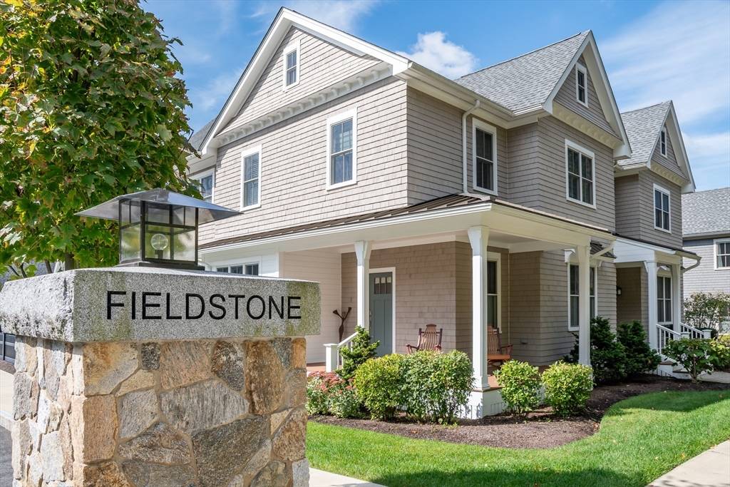 Wellesley, MA 02482,1 Fieldstone Way #1