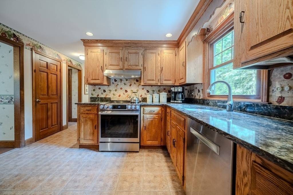 Westford, MA 01886,35 Meadow Lane