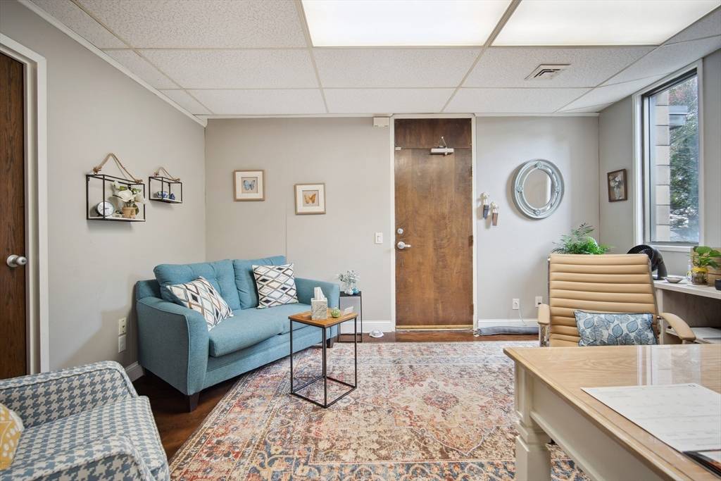 East Longmeadow, MA 01028,264 N Main St #12
