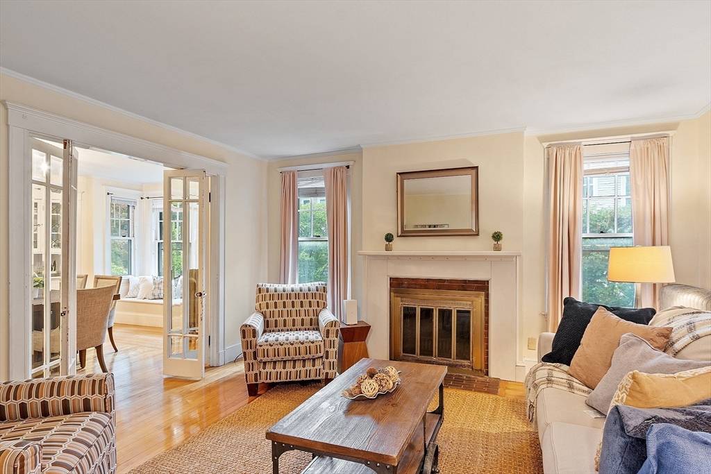 Framingham, MA 01702,11 Mansfield Street