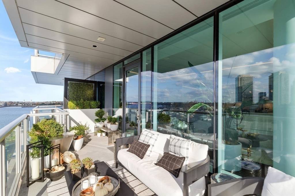 22 Liberty Dr #9M Boston, MA 02210