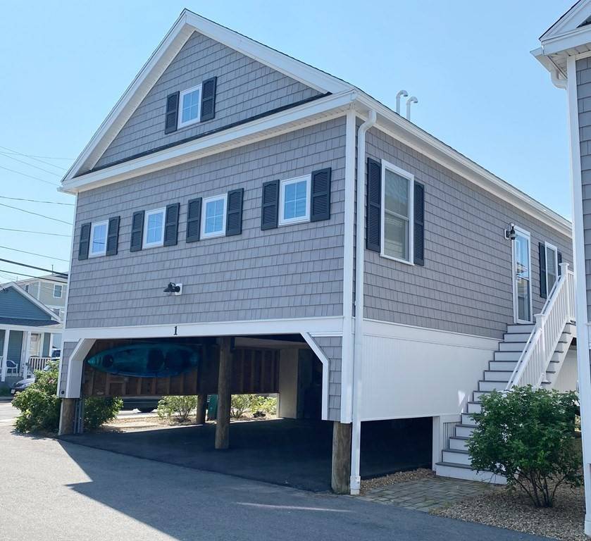 Salisbury, MA 01952,44 Railroad Ave #1