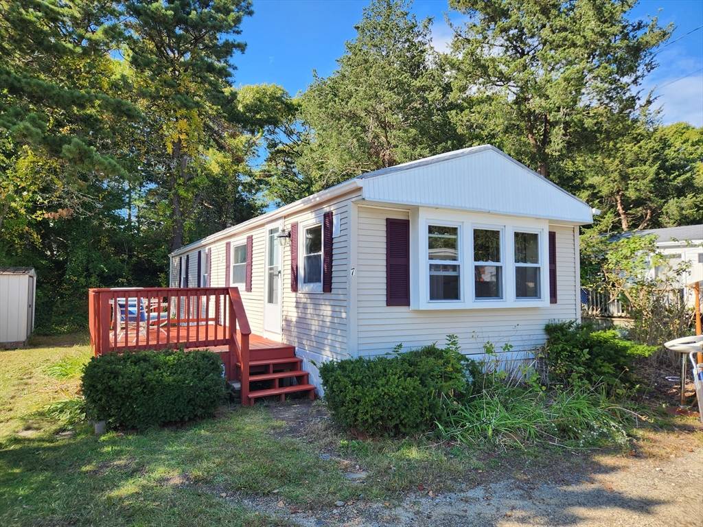 Bourne, MA 02559,7 1st St