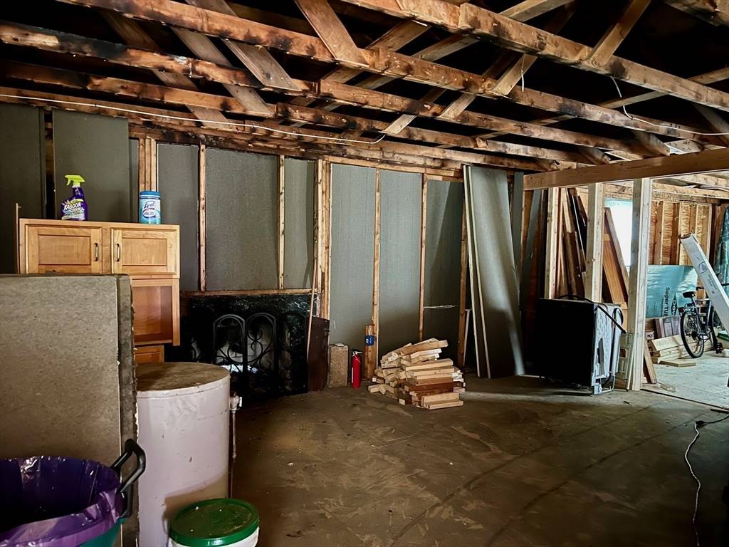 Shutesbury, MA 01072,31 Merrill Dr