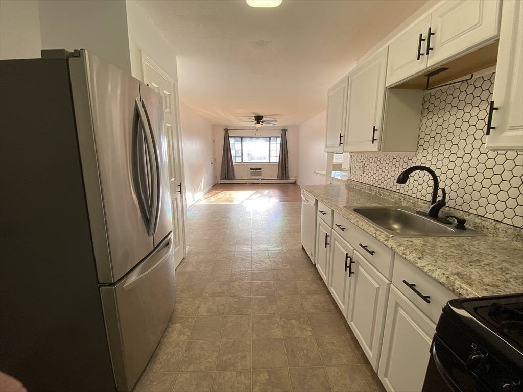 Westfield, MA 01085,549 Russell Rd #11D