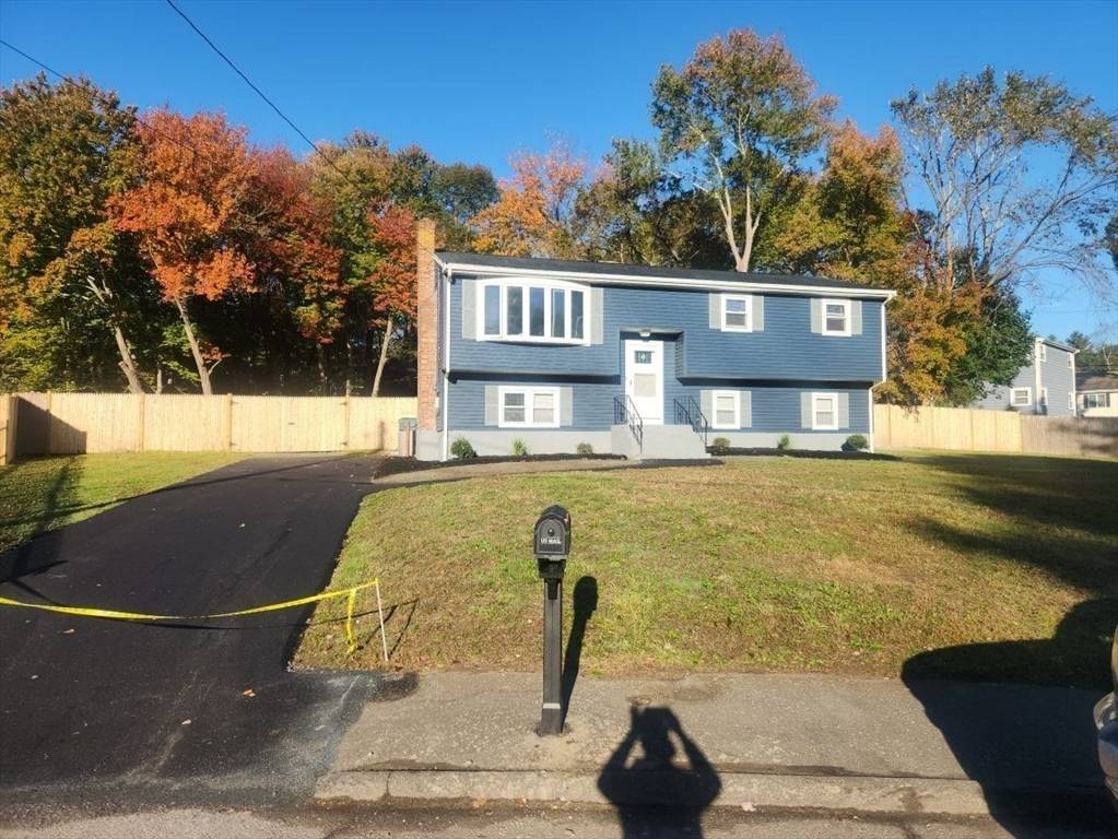 Holbrook, MA 02343,3 Lantern Rd