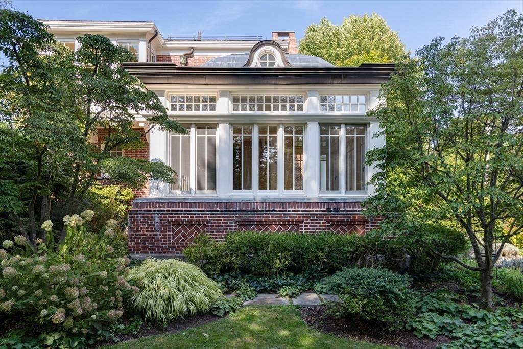 87 Hammond St Newton, MA 02467