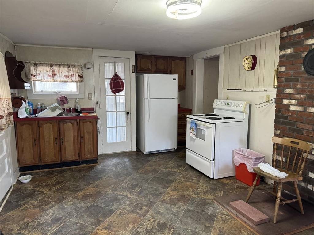 Winchendon, MA 01475,322 Maple Street