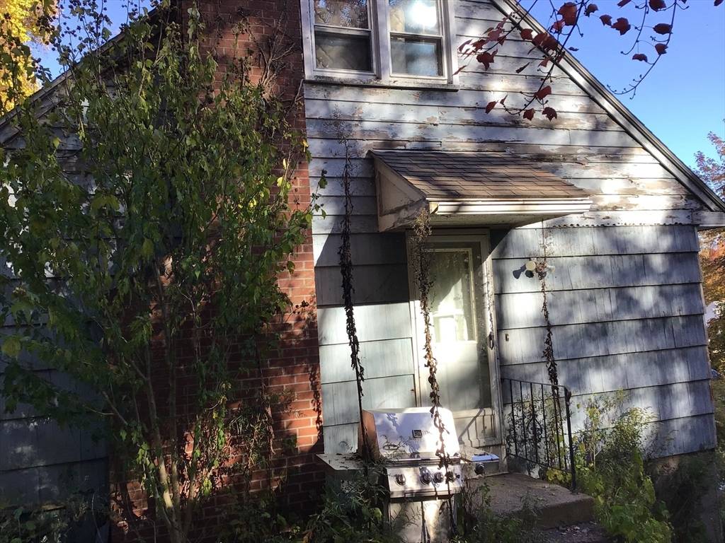 Southwick, MA 01077,33 Granville Rd