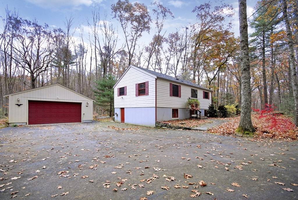 Boxborough, MA 01719,869 Burroughs Rd