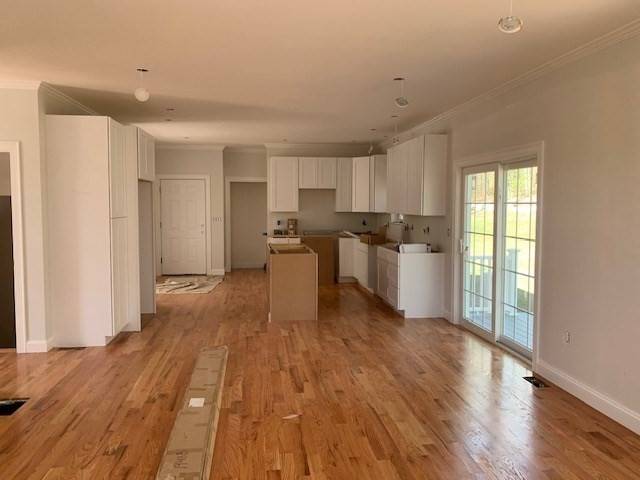 Oxford, MA 01537,4 Pine Hill Rd