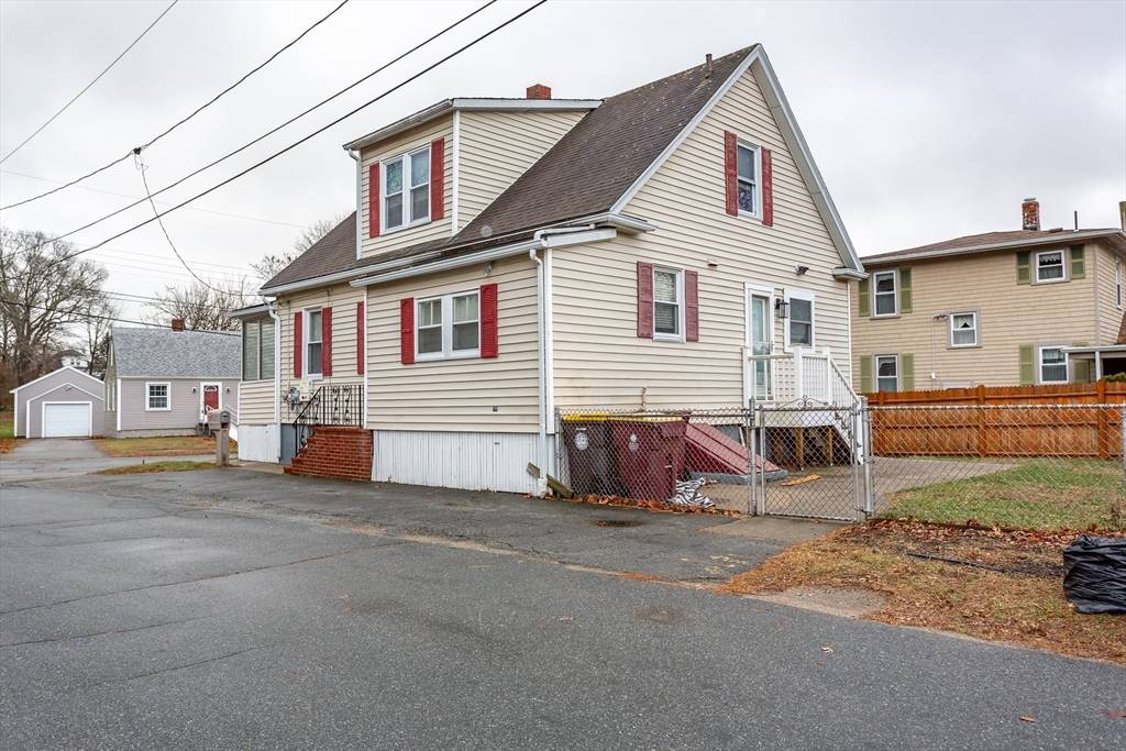 Acushnet, MA 02743,28 Nye Ave