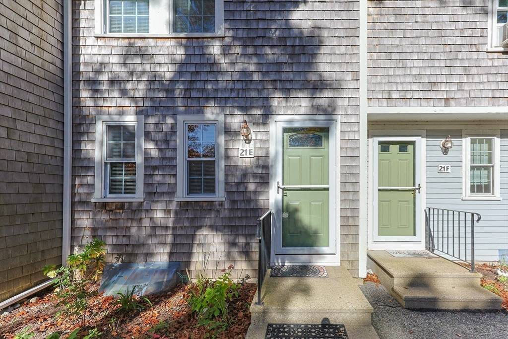 Mashpee, MA 02649,300 Falmouth Rd #21E