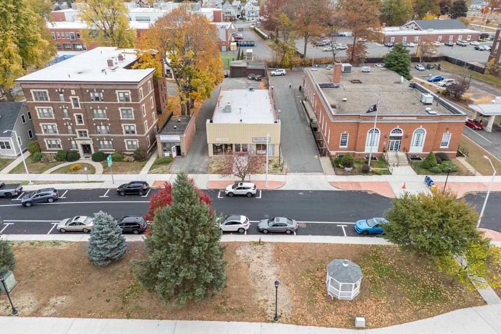 West Springfield, MA 01089,82 Elm St