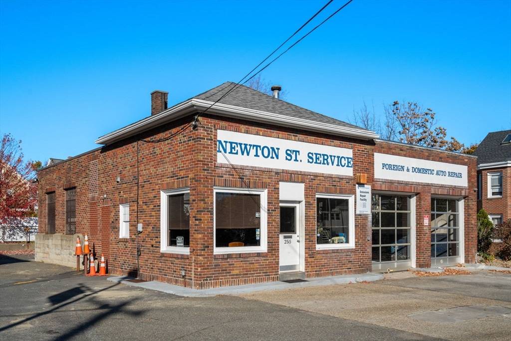 Waltham, MA 02453,255 Newton