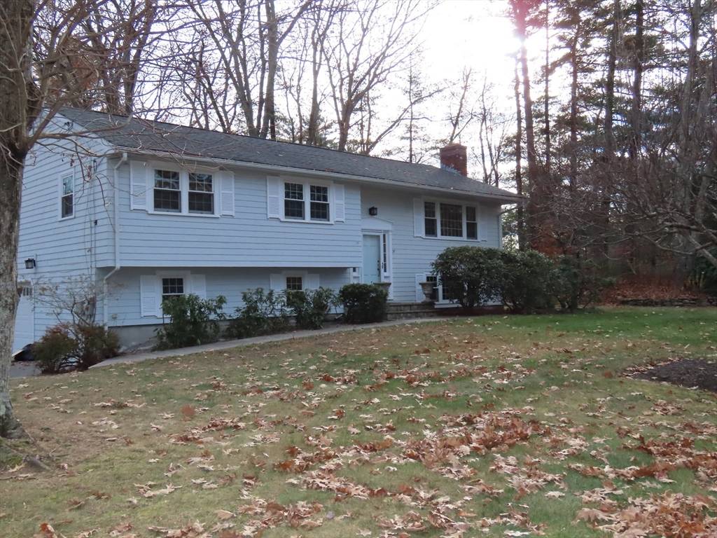 Medfield, MA 02052,37 Hearthstone Dr