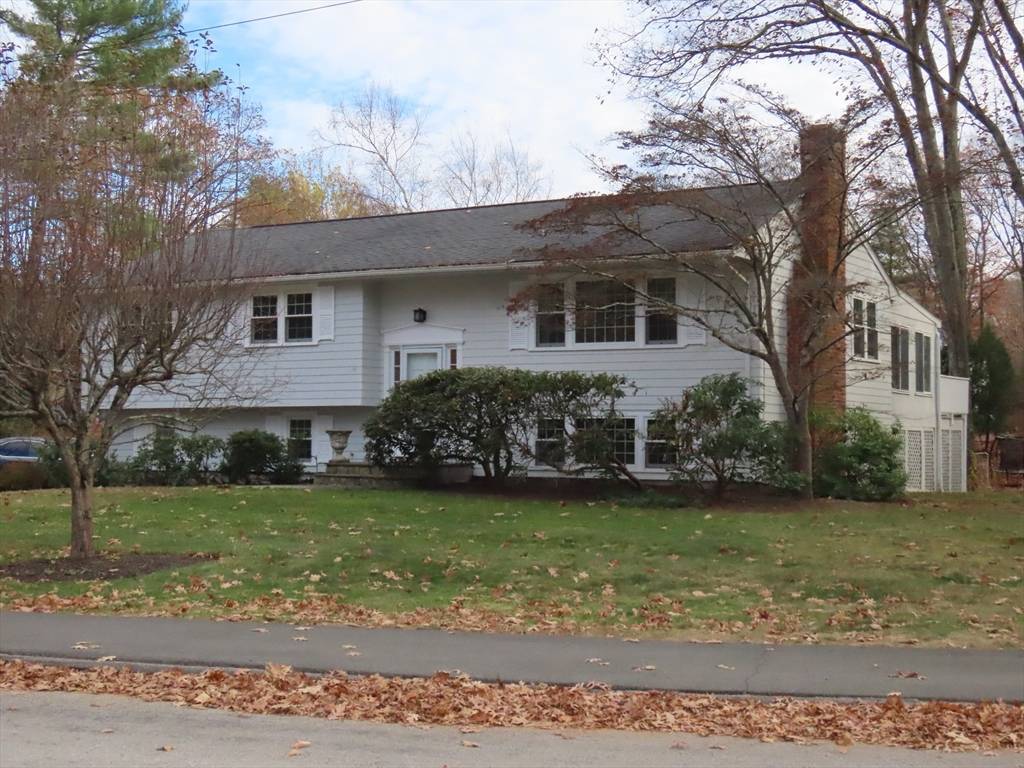 Medfield, MA 02052,37 Hearthstone Dr