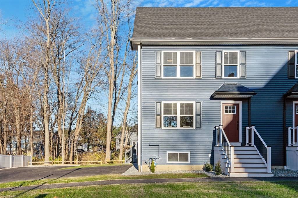 Haverhill, MA 01832,34 Willow St #34