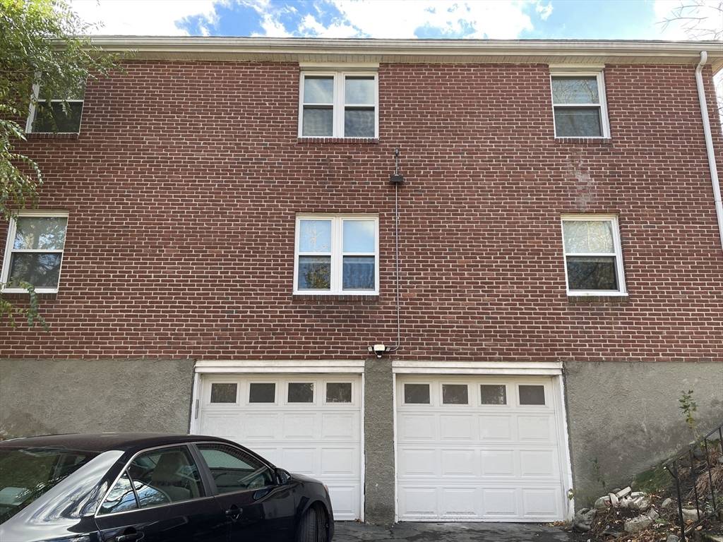 Newton, MA 02460,33 Blake St #2