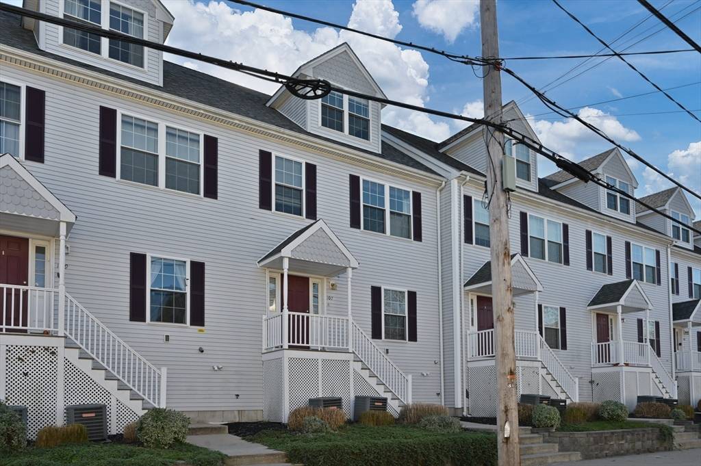 Medford, MA 02155,107 Myrtle St #107