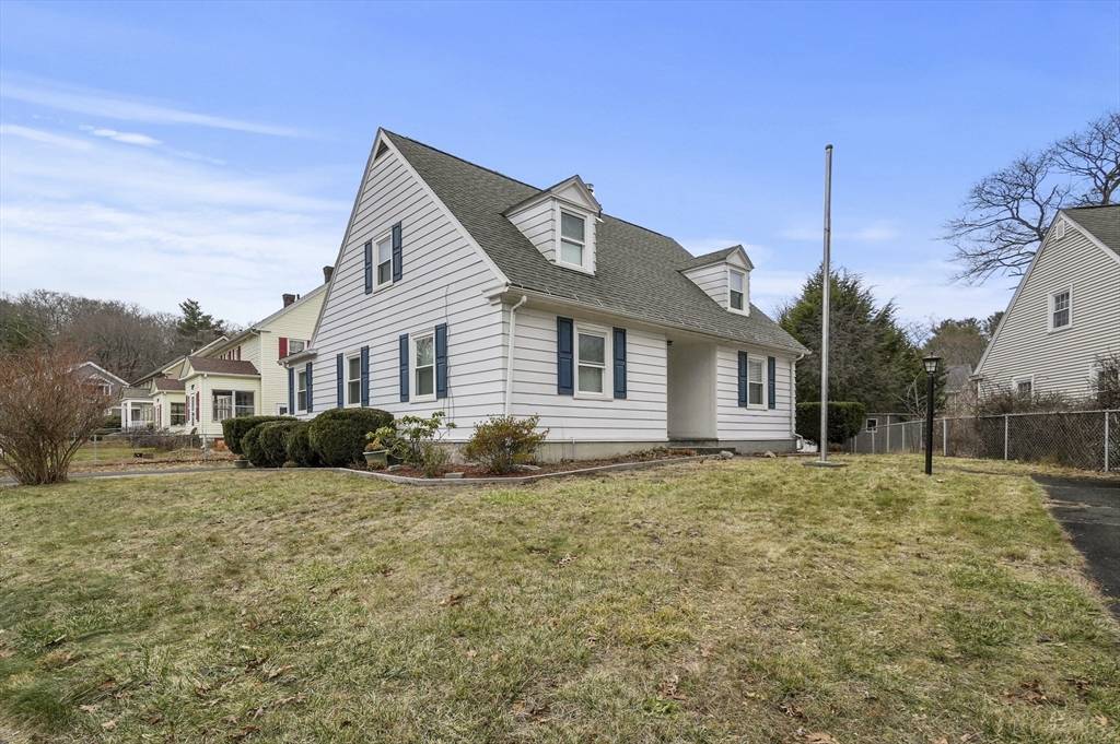 Northbridge, MA 01588,9 Woodland St