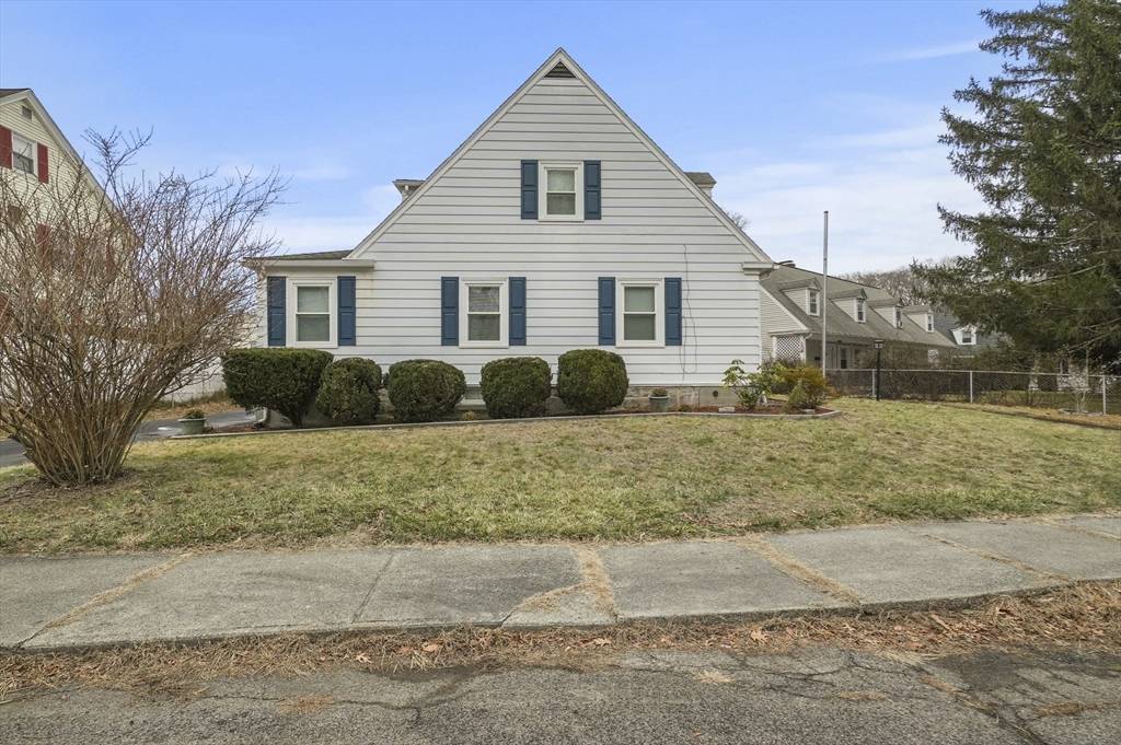 Northbridge, MA 01588,9 Woodland St