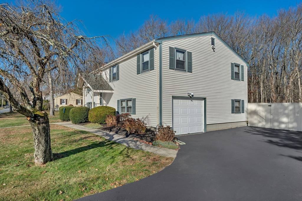 Somerset, MA 02726,48 Lucy Ln