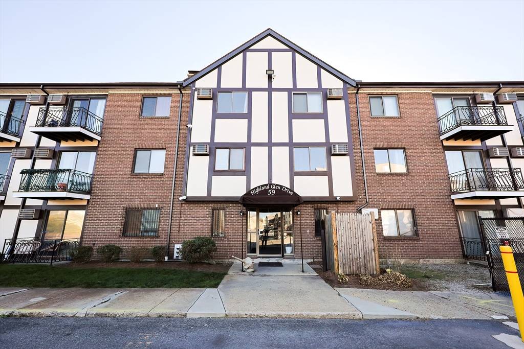 Randolph, MA 02368,59 Highland Glen Dr #315