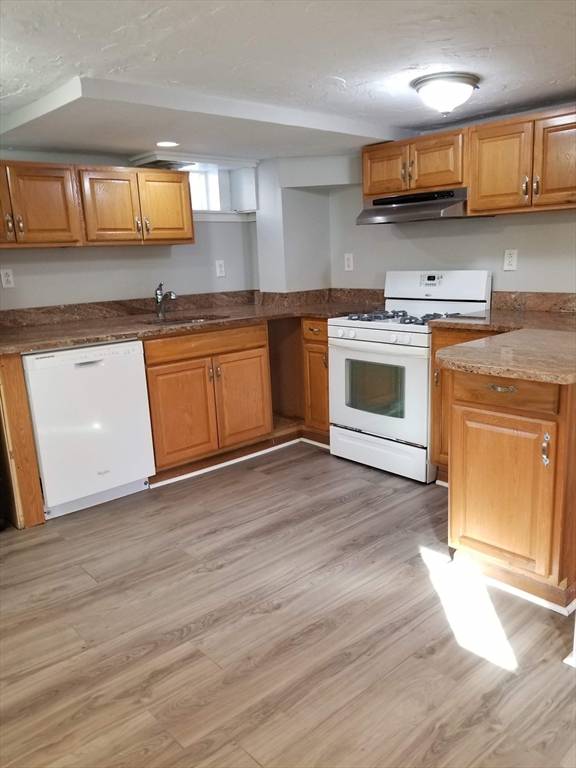 Hull, MA 02045,5 Elm Ave #B
