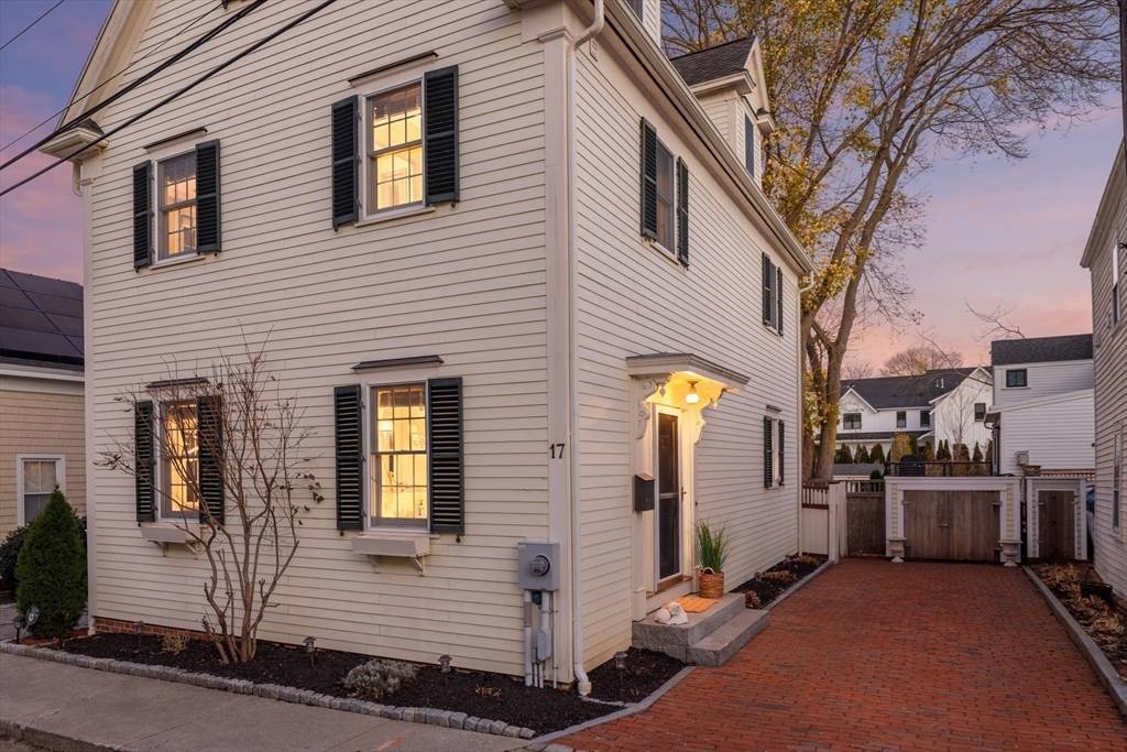 Newburyport, MA 01950,17 Lunt St